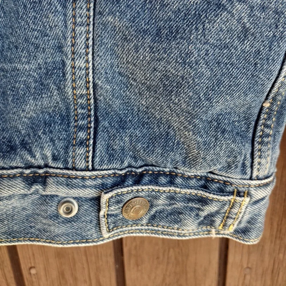 🌎Levi's || Vintage Fit Sherpa Lined Trucker Jacket - Picture 4 of 14